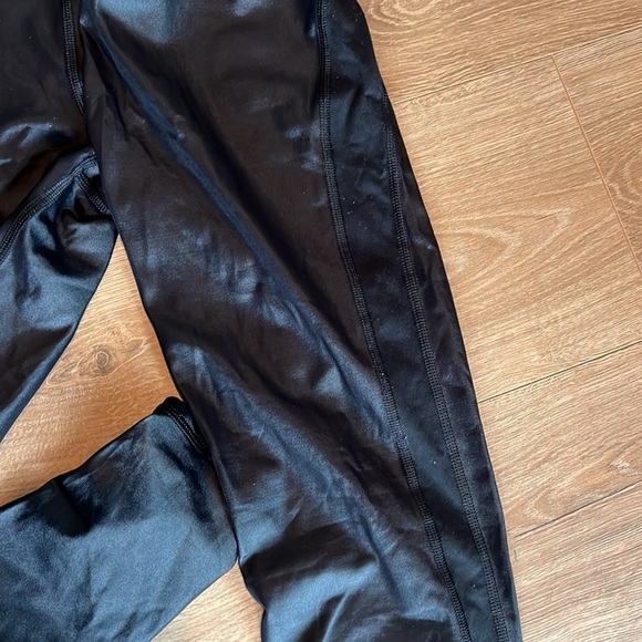 Black Shiny Workout Leggings - Picture 3 of 4
